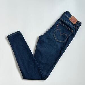 LEVI’S 720 high rise super skinny size 28